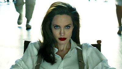 Angelina Jolie revela que teve paralisia facial e comenta sobre vida de mãe solteira