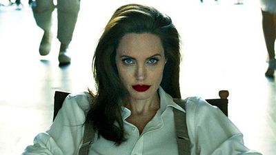 Imagem da notícia Angelina Jolie revela que teve paralisia facial e comenta sobre vida de mãe solteira