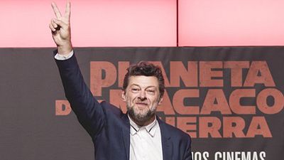 Imagem da notícia Andy Serkis fala com fãs e declama "Garota de Ipanema" em evento para promover Planeta dos Macacos: A Guerra