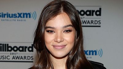 Imagem da notícia Hailee Steinfeld apresenta o visual de sua personagem no filme do Bumblebee