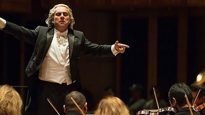 Imagem da notícia Interpretando o maestro João Carlos Martins nos cinemas, Alexandre Nero vai reger concerto na vida real