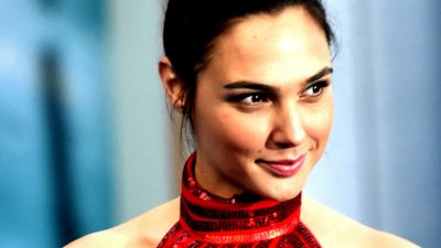 Imagem da notícia Gal Gadot canta e dança para comemorar o sucesso de Mulher-Maravilha