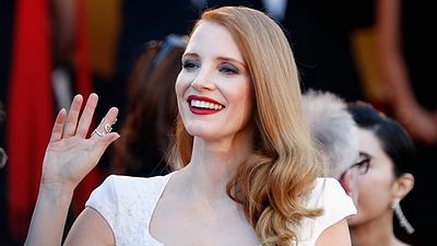 Imagem da notícia Molly's Game: Jessica Chastain, morena, supervisiona jogatina na primeira imagem oficial do drama