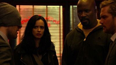 Imagem da notícia Os Defensores: Demolidor, Jessica Jones, Luke Cage e Punho de Ferro viram super amigos (só que não!) em trailer final