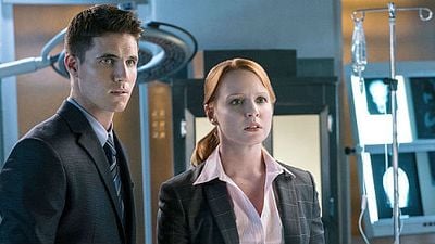 Arquivo X: Robbie Amell e Lauren Ambrose são confirmados na 11ª temporada