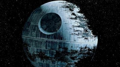 Imagem da notícia Han Solo: Foto de Ron Howard indica que Estrela da Morte pode aparecer no filme