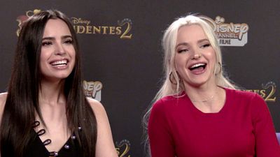 Imagem da notícia Descendentes 2: Dove Cameron e Sofia Carson falam sobre o poder das mulheres no musical da Disney Channel (Exclusivo)