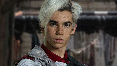 Imagem da notícia Ator de Descendentes vai dublar série animada do Homem-Aranha