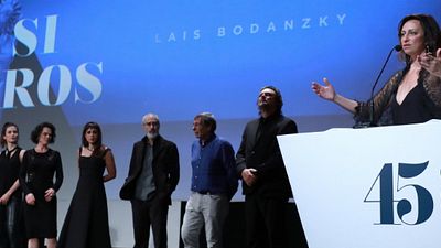 Imagem da notícia Festival de Gramado 2017: Como Nossos Pais é ovacionado pela platéia