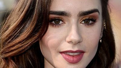 Imagem da notícia Lily Collins negocia participação na biografia de J.R.R. Tolkien, criador de O Senhor dos Anéis