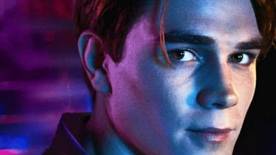 Imagem da notícia Riverdale: Warner responde acusações após acidente de K.J. Apa