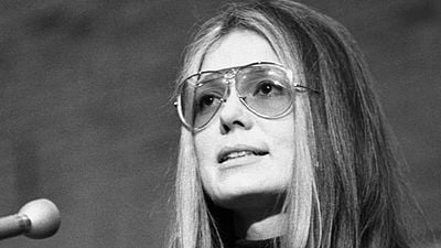 Imagem da notícia Diretora de Frida vai comandar cinebiografia da célebre ativista feminista Gloria Steinem