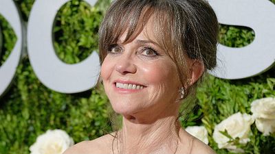 Imagem da notícia Maniac: Sally Field entra para o elenco da comédia estrelada por Emma Stone e Jonah Hill