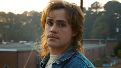 Imagem da notícia Stranger Things: Personagem de Dacre Montgomery foi inspirado em Jack Torrance, de O Iluminado