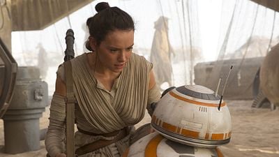 Imagem da notícia Dicas do Dia: Star Wars - O Despertar da Força e Forrest Gump - O Contador de Histórias são as atrações na TV