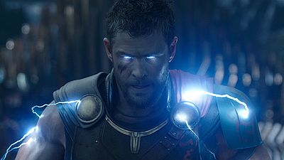 Imagem da notícia Thor - Ragnarok: Roteirista comenta final corajoso e a luta do Deus do Trovão com o Hulk