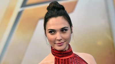 Imagem da notícia Gal Gadot ameaça deixar Mulher-Maravilha e o Universo DC caso Brett Ratner não seja demitido
