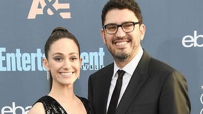 Imagem da notícia Angelyne: Emmy Rossum vai estrelar nova minissérie do criador de Mr. Robot