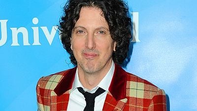 Imagem da notícia Criador de One Tree Hill é suspenso de The Royals após acusações de assédio