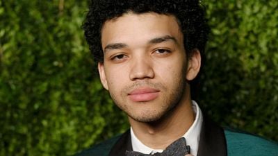 Imagem da notícia Detective Pikachu: Astro de The Get Down será protagonista do filme live-action de Pokémon