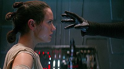 Imagem da notícia Star Wars - Os Últimos Jedi: Daisy Ridley comenta as chances de Rey ir para o lado sombrio da Força