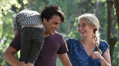 Imagem da notícia Homem parcialmente cego tenta esconder a deficiência na comédia romântica De Encontro Com a Vida (Cartaz exclusivo)