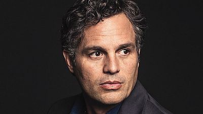 Imagem da notícia Vingadores - Guerra Infinita: Mark Ruffalo convida outra criança vítima de bullying para a première