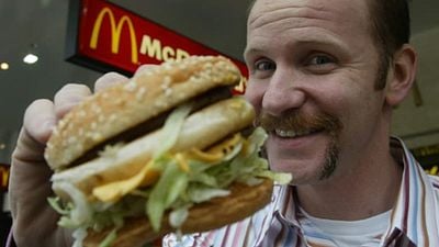 Imagem da notícia Após diretor assumir casos de assédio, lançamento de Super Size Me 2 é cancelado