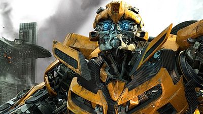 Imagem da notícia Bumblebee vira fusca e conhece Hailee Steinfeld na primeira foto do spin-off de Transformers