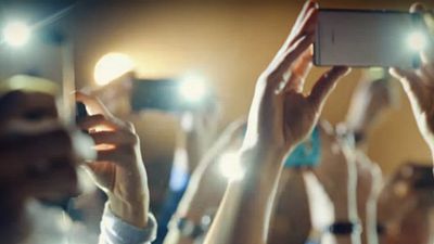 Imagem da notícia Black Mirror: Assustador vídeo de Ano Novo lembra que a tecnologia da série já existe na vida real