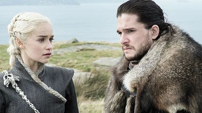Imagem da notícia Globo de Ouro 2018: Emilia Clarke e Kit Harington são confirmados na lista de apresentadores