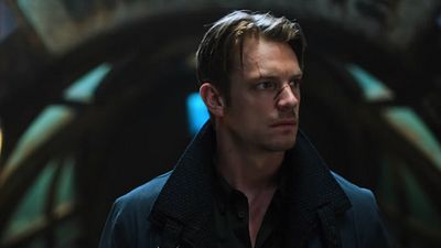 Imagem da notícia Altered Carbon: Um misterioso assassinato e a busca pela vida eterna marcam o novo trailer da série da Netflix