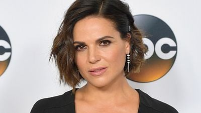 Imagem da notícia Once Upon a Time: Lana Parrilla fará sua estreia na direção em episódio da sétima temporada