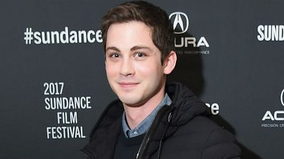 Imagem da notícia Logan Lerman se junta a Seth Rogen em filme sobre a cobertura jornalística da morte do presidente John F. Kennedy