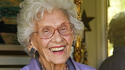 Imagem da notícia Atriz mais velha em atividade em Hollywood, Connie Sawyer morre aos 105 anos