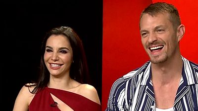 Imagem da notícia Altered Carbon: Elenco discute violência extrema, nudez e carros voadores na nova série da Netflix (Exclusivo)