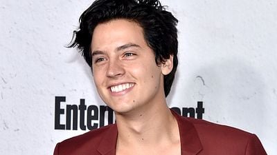 Cole Sprouse negocia para protagonizar o drama romântico Five Feet Apart