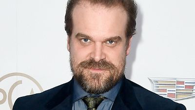 Imagem da notícia David Harbour revela que seus amigos tentaram convencê-lo a não estrelar Hellboy