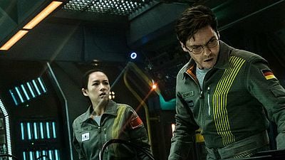 Imagem da notícia Netflix teria pago US$ 50 milhões pelo lançamento de The Cloverfield Paradox