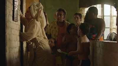 Imagem da notícia Os Farofeiros: Uma porta trancada pode trazer muitas confusões no clipe inédito da comédia (Exclusivo)