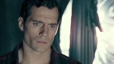 Imagem da notícia Cena deletada de Liga da Justiça revela traje preto do Superman