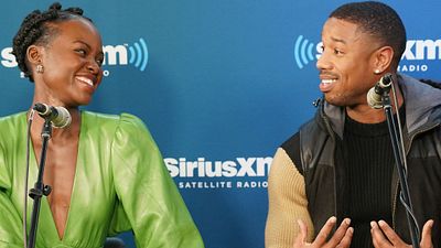 Imagem da notícia Michael B. Jordan perde aposta para Lupita Nyong'o e é obrigado a fazer flexões sempre que ela mandar