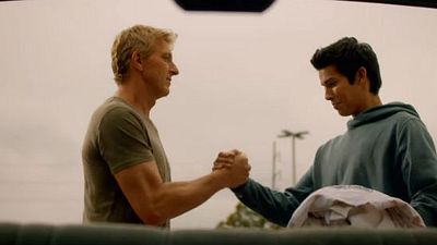 Imagem da notícia Cobra Kai: William Zabka dá lições de vida em novo trailer da continuação de Karatê Kid