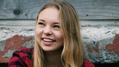 Imagem da notícia Atriz Taylor Hickson processa produtores de Ghostland após ter o rosto desfigurado durante as filmagens