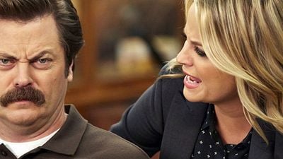 Amy Poehler e Nick Offerman vão reprisar parceria de Parks and Recreation para apresentar novo programa de competição