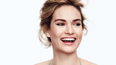 Imagem da notícia Lily James está próxima de estrelar nova comédia de Danny Boyle