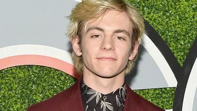 Imagem da notícia Ross Lynch, de Teen Beach Movie, é escalado para o reboot de Sabrina, Aprendiz de Feiticeira