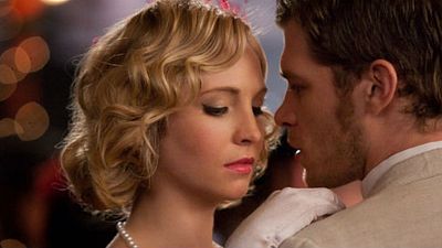 Imagem da notícia O ship está vivo! Saiu foto do reencontro de Klaus e Caroline na temporada final de The Originals