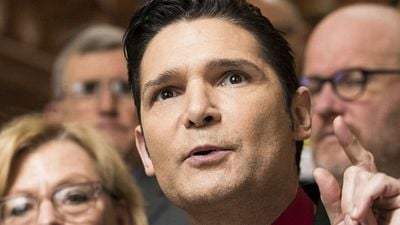 Imagem da notícia Corey Feldman, de Os Goonies, afirma ter sido esfaqueado em Los Angeles