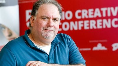Imagem da notícia Rio2C 2018: Criador de The Handmaid's Tale, Bruce Miller promete segunda temporada mais 'difícil' e realista